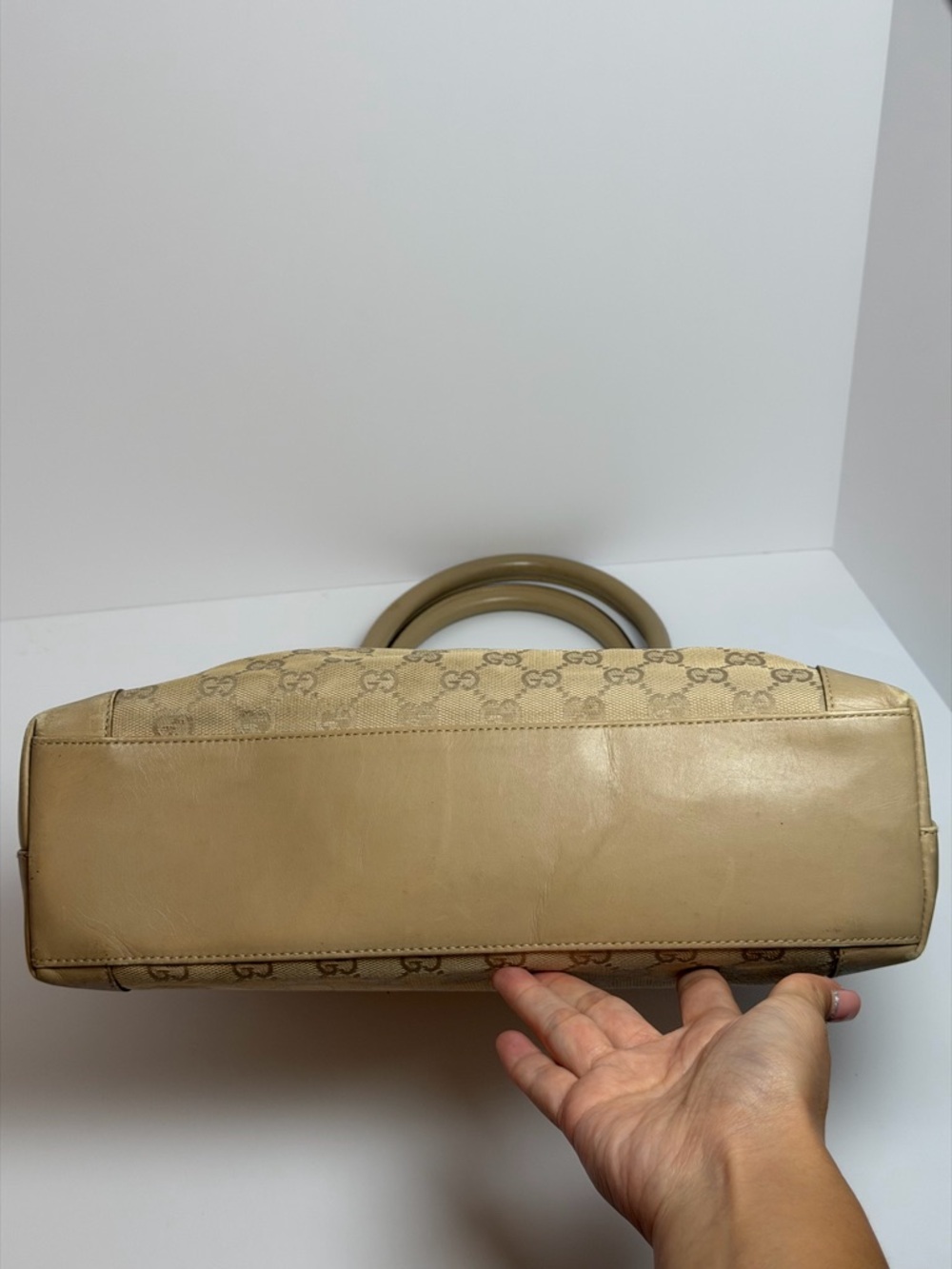 Gucci GG Canvas Tote Bag in Beige Canvas and Leather Trim - Picture 9 of 15